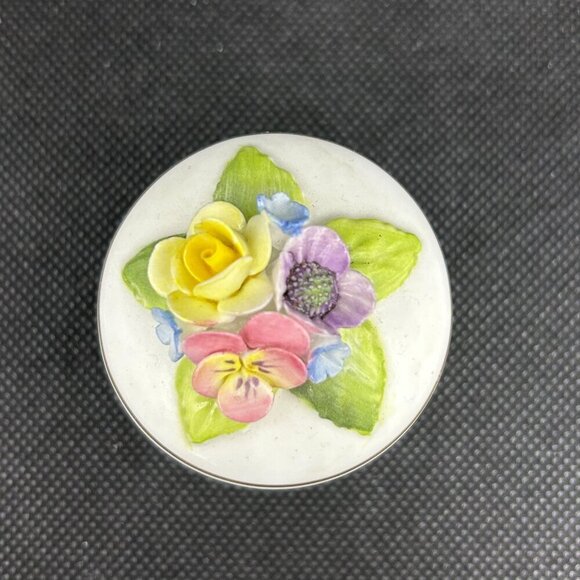 Vintage Crown Staffordshire England bone China Trinket/Pill box - Picture 3 of 4
